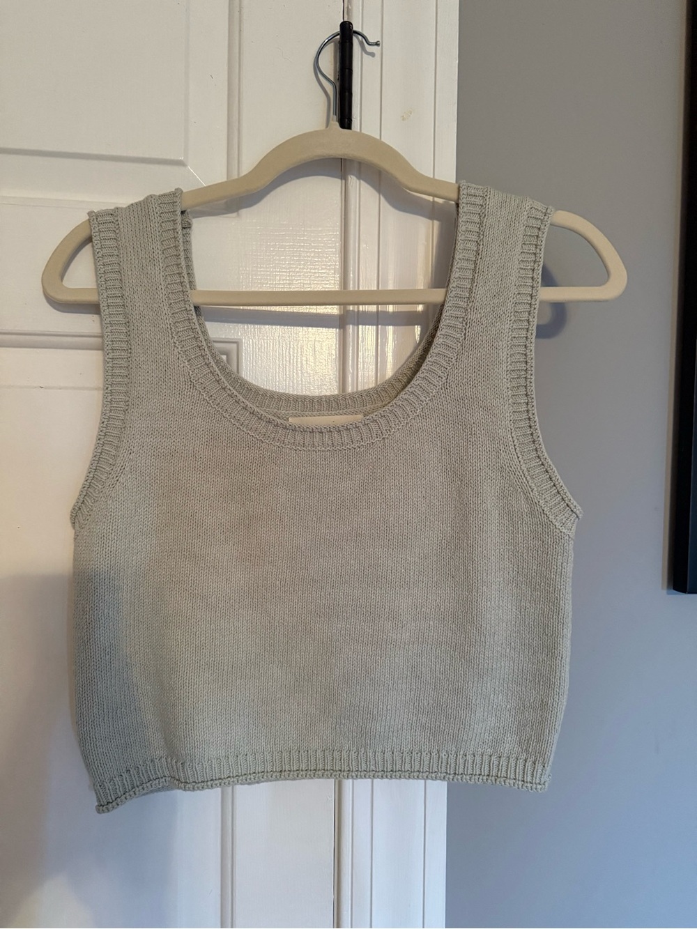 Sleeveless Knit Crop Tank Top - sesf